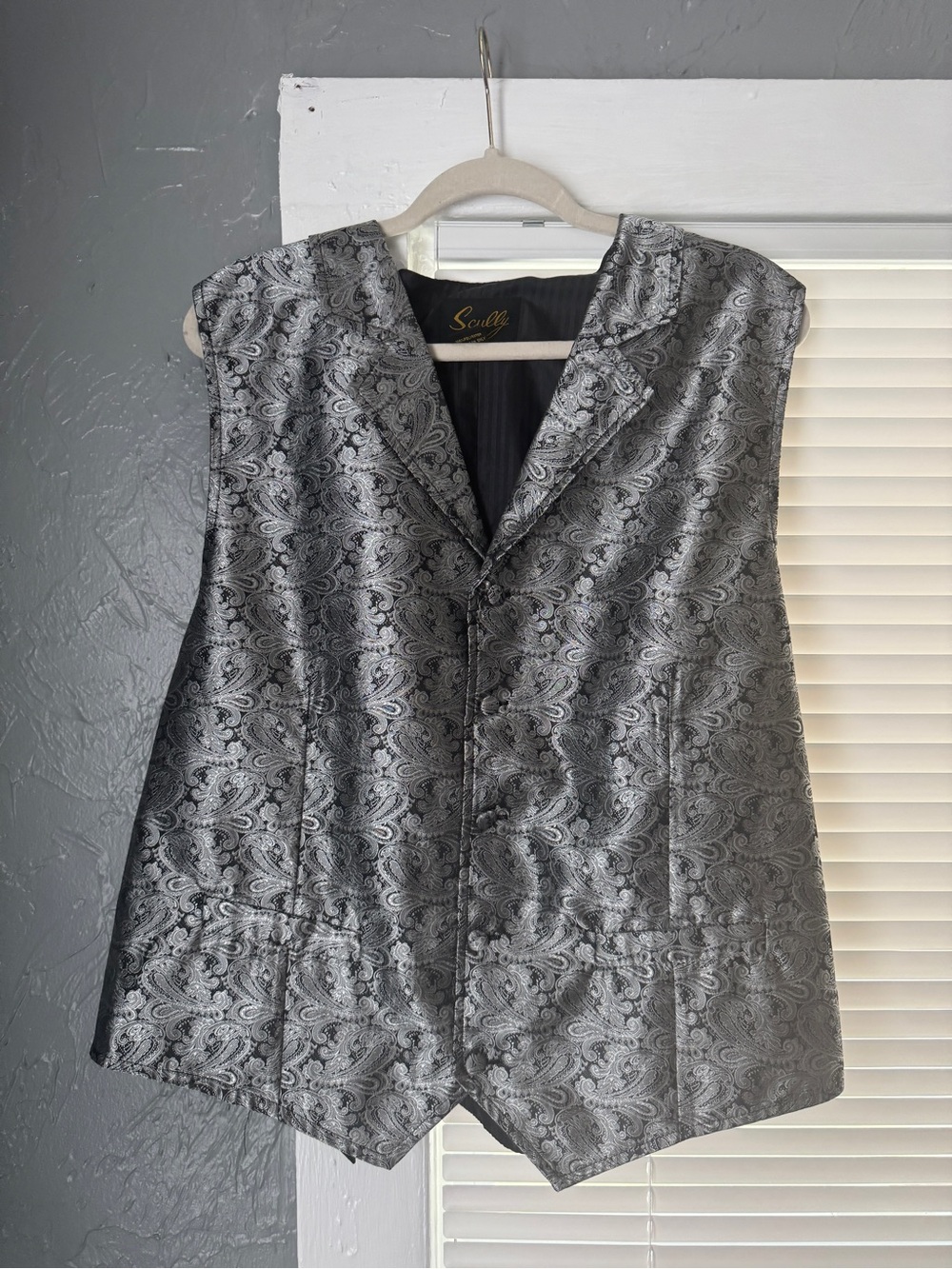Men’s Scully Paisley vest